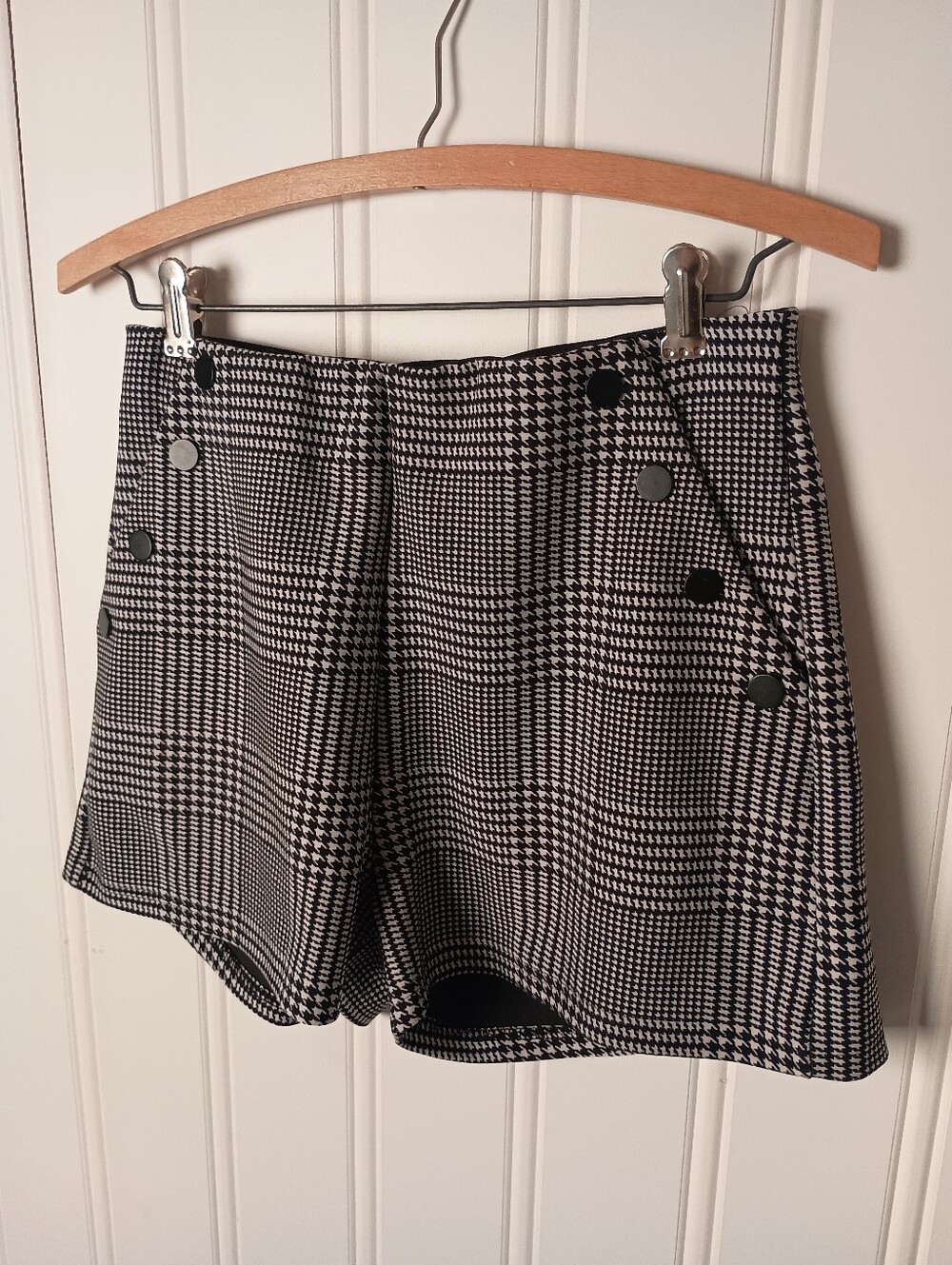 Free Haven- Plaid High-Rise Button-Front Short- Size M